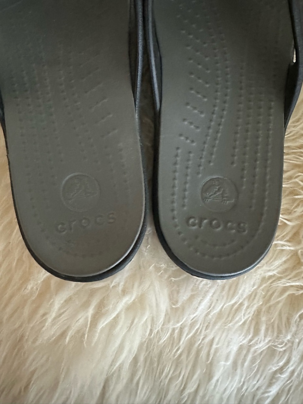 Crocs Women's Sanrah Circle Slide Sandals Studded Silver Accent - Picture 4 of 6